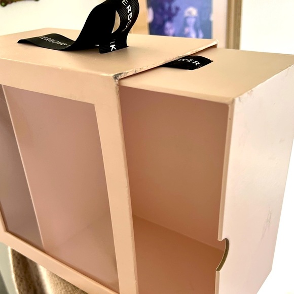 VIKTOR and ROLF FLOWERBOMB SHADOWBOX GIFT BOX - Picture 6 of 11